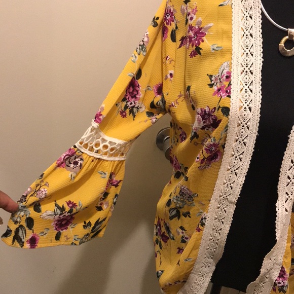 NOBO Floral Yellow Medium 
One-Piece Kimono Cardigan with Lace Trim - Picture 3 of 9